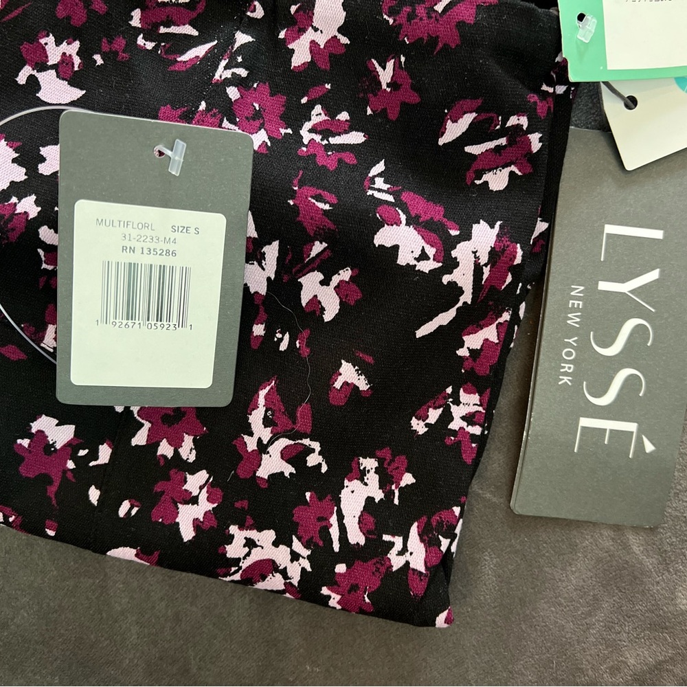 Lysse pencil skirt! Super cute - Picture 2 of 4